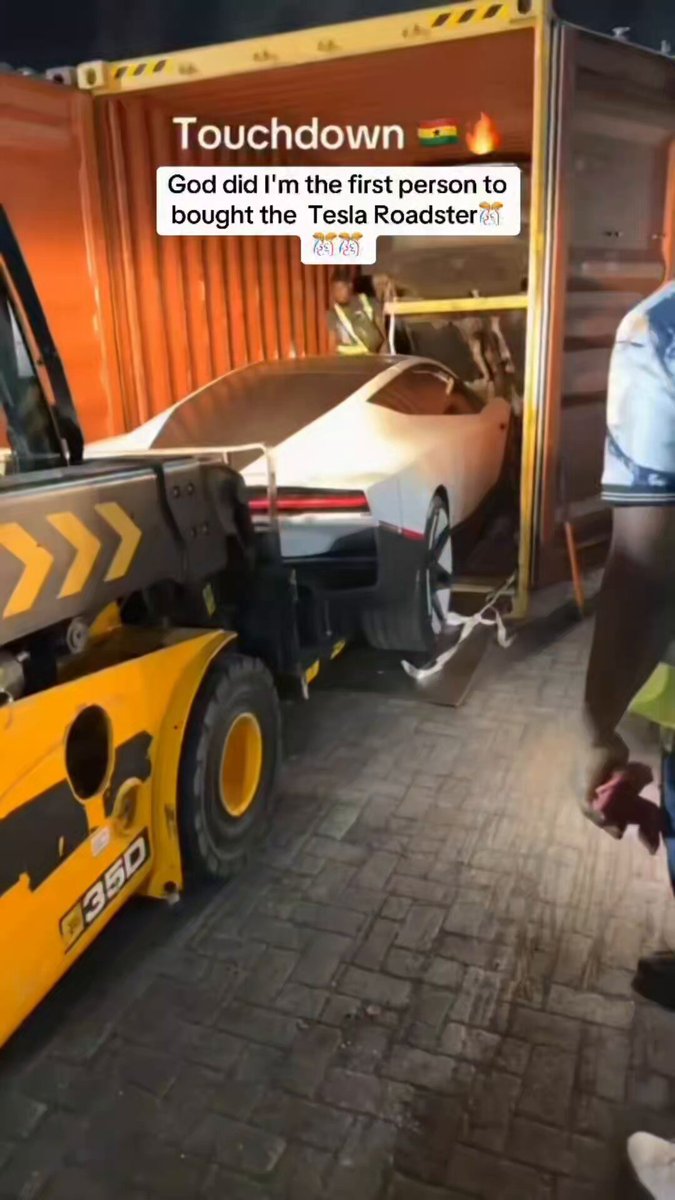 The Interwebs have been going bonkers for the Tesla Roadster and the love is awesome…
