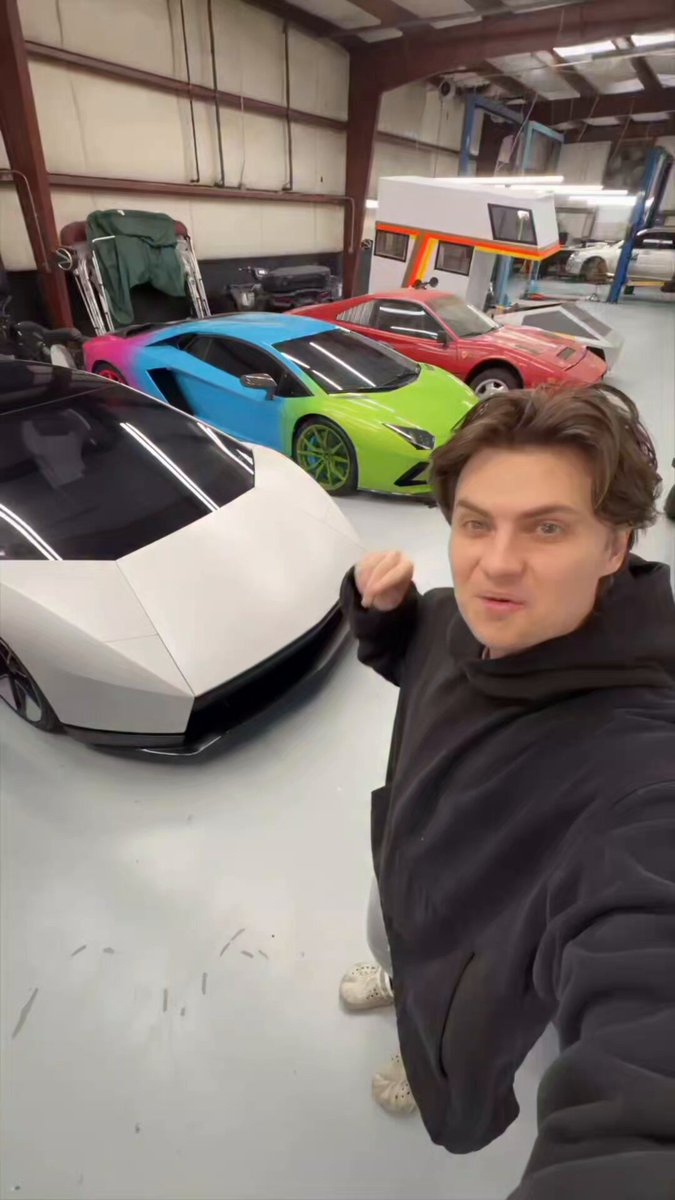 The Interwebs have been going bonkers for the Tesla Roadster and the love is awesome…